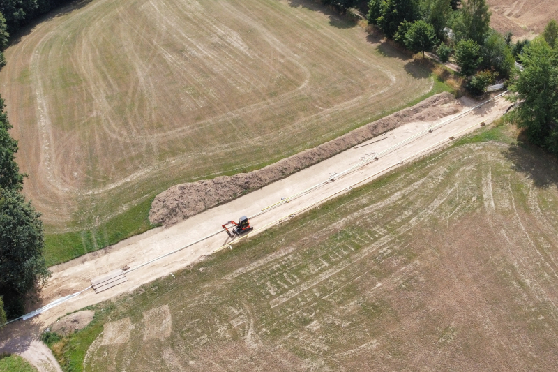 Luftbildaufnahme einer inetz Baustelle an der Freiberger Mulde