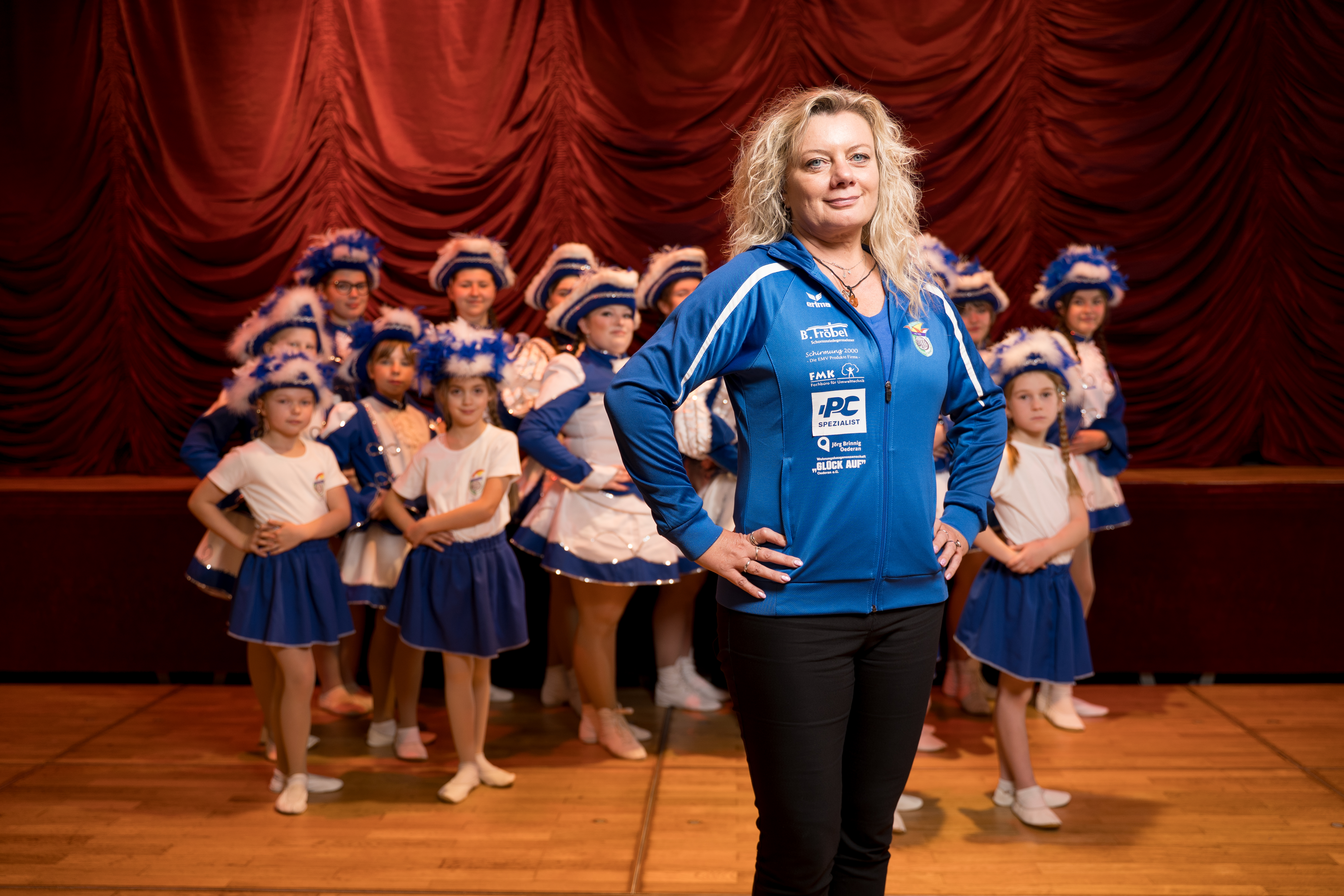 Jeannine zusammen mit ihrer Tanzgruppe.