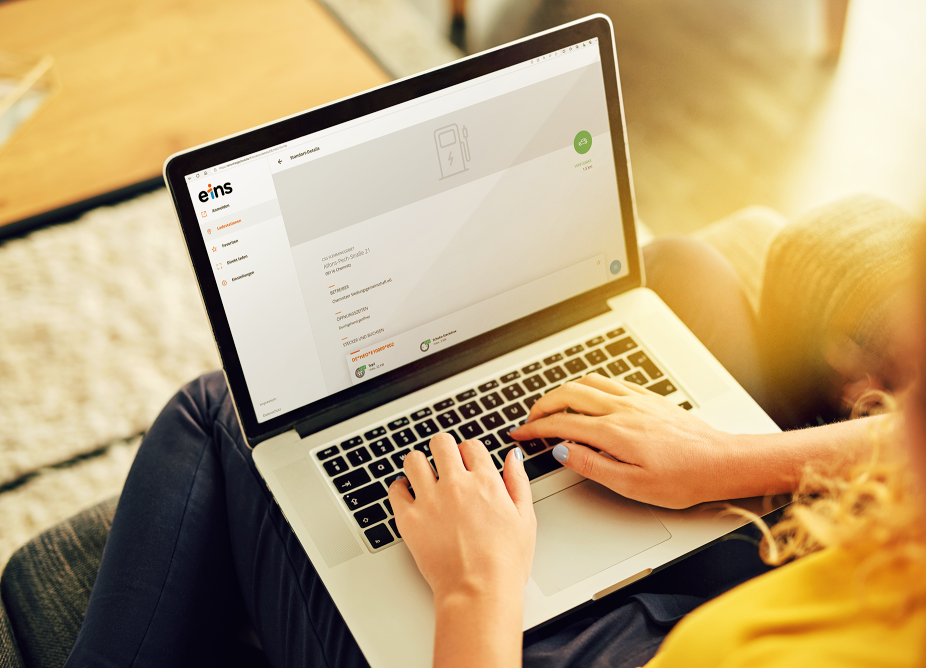 E-Mobil-App Screenshot auf Desctop, Pad und Handy